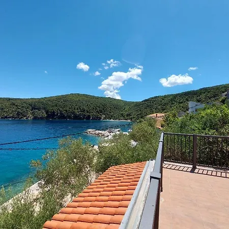 Apartments Valun * Valun