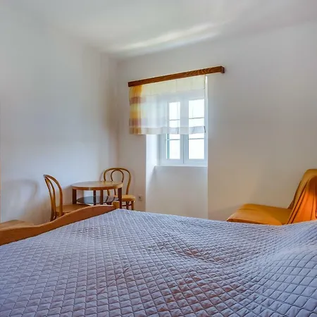 Apartments Valun *