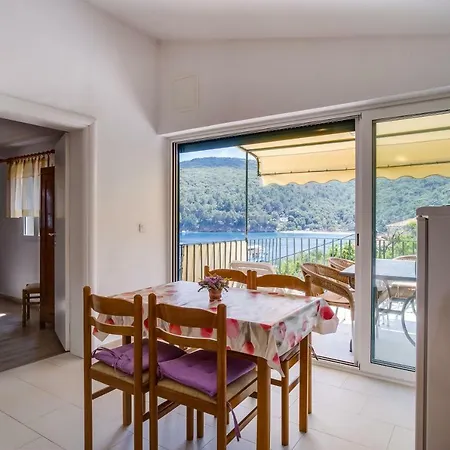 Apartments Valun * Valun