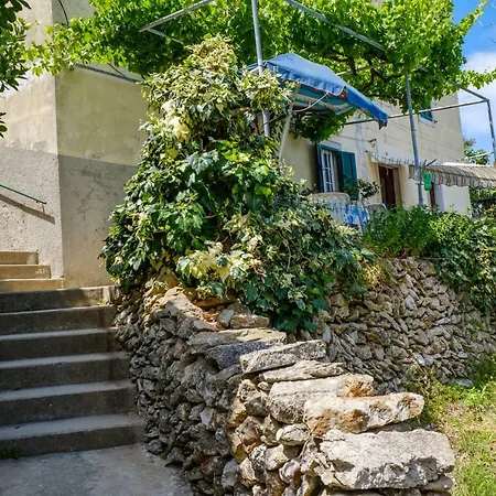 Apartments Valun Apartament Valun