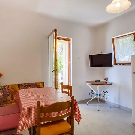Apartments Valun Apartament *