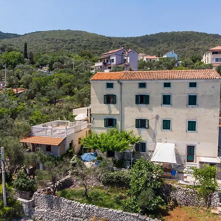 Apartments Valun * Valun