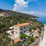 Apartments Valun * Valun