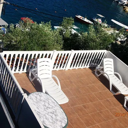 Apartments Valun *