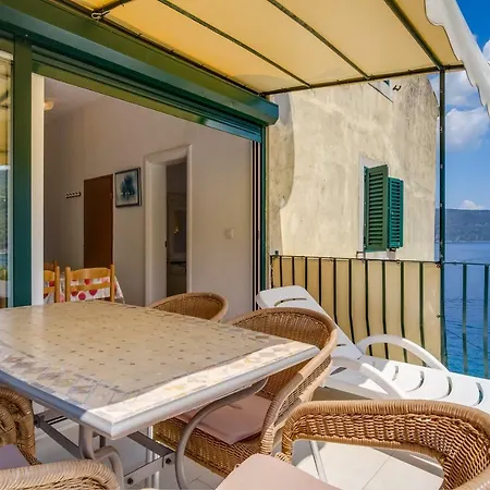 Apartments Valun Apartman Valun