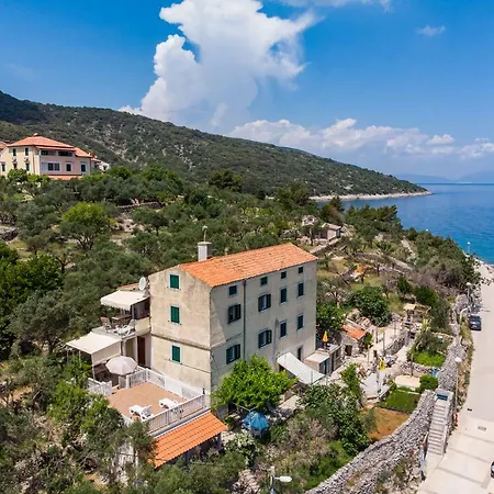 Apartments Valun * Valun