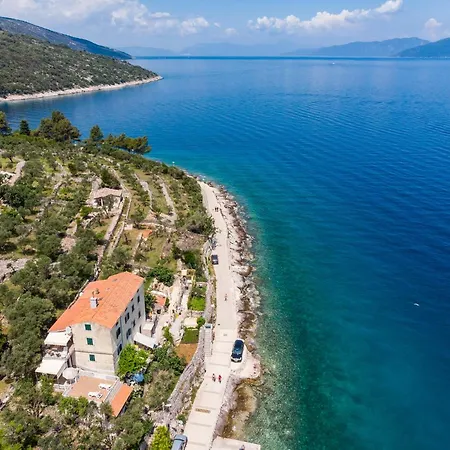 Apartments Valun *