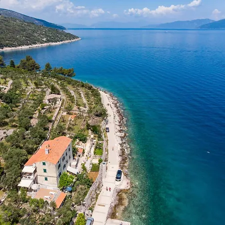 Apartments Valun *